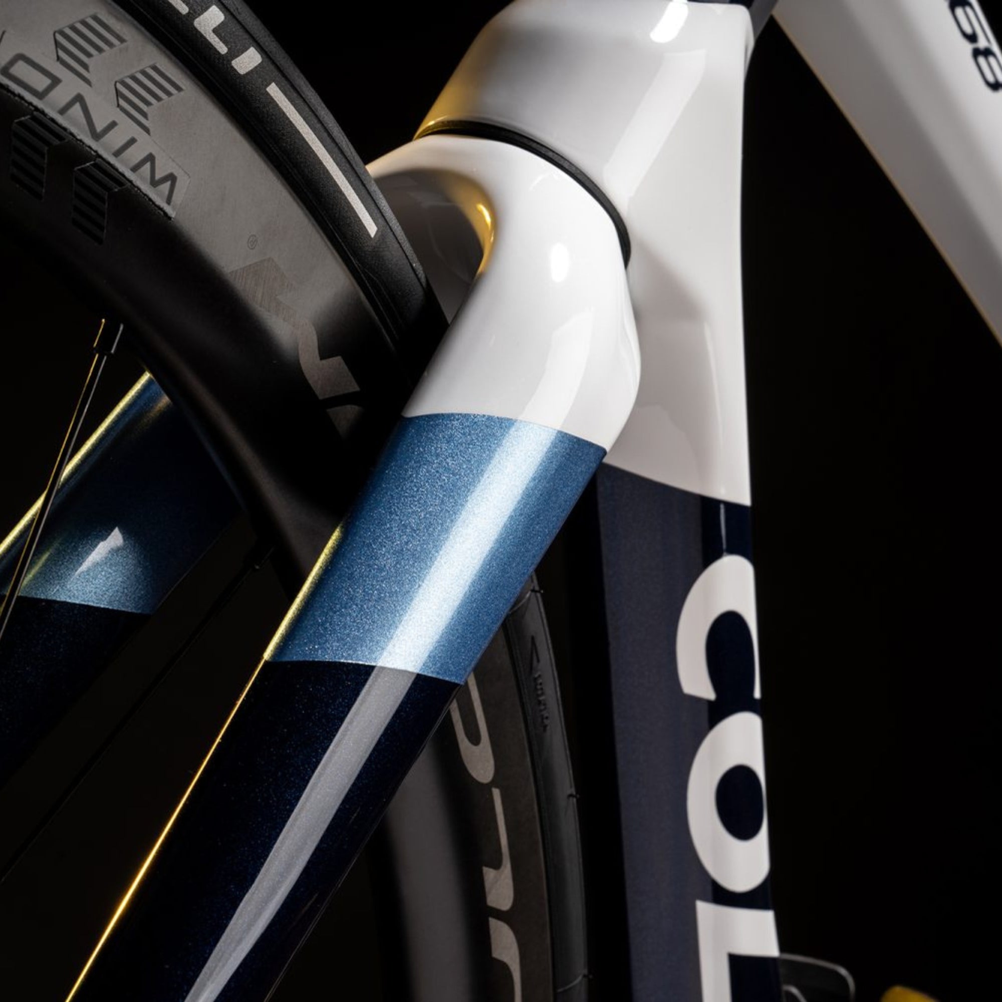 Colnago C68 Road 2024 Disc (Farbe HRBB) – Komplettaufbau